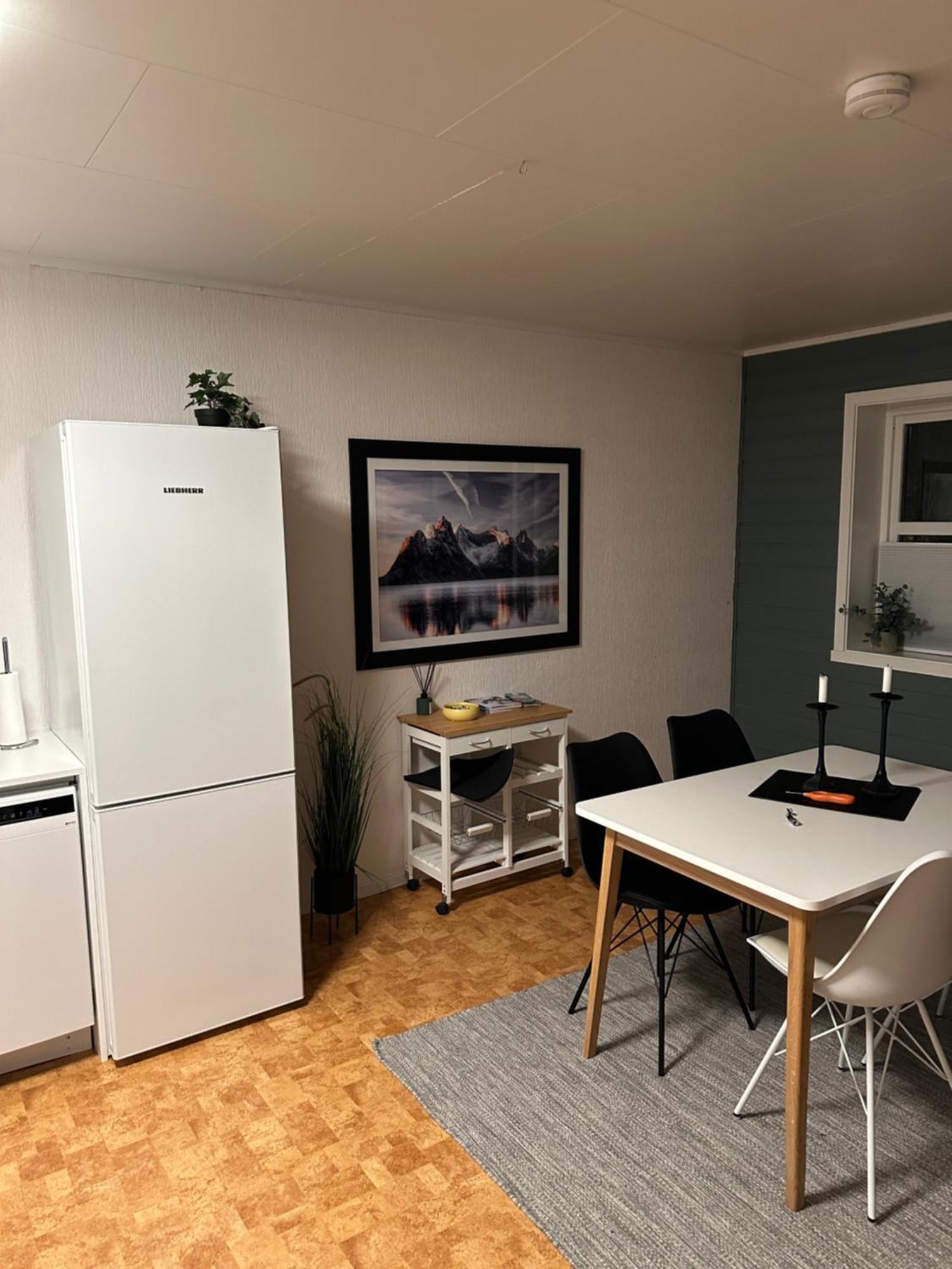 Leilighet I Rolig Gate Med Utsikt Og Gratis Parkering Tromso Exterior photo